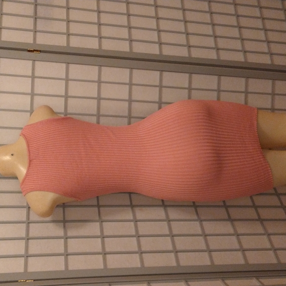 Salmon color dress - Picture 4 of 6